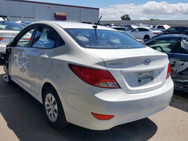 KMHCT4AE3GU067664 - 2016 HYUNDAI ACCENT SE WHITE photo 3