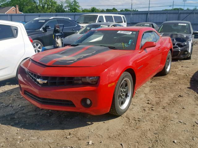 2G1FE1ED4B9204749 - 2011 CHEVROLET CAMARO LS RED photo 2