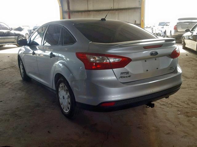 1FAHP3F24CL377786 - 2012 FORD FOCUS SE SILVER photo 3