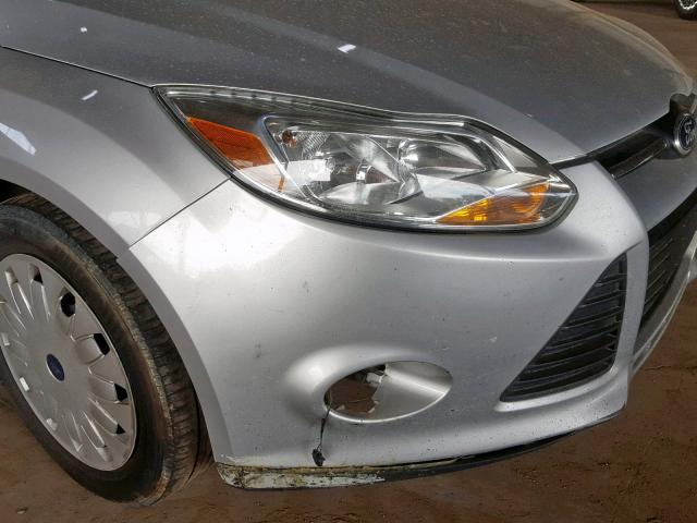 1FAHP3F24CL377786 - 2012 FORD FOCUS SE SILVER photo 9