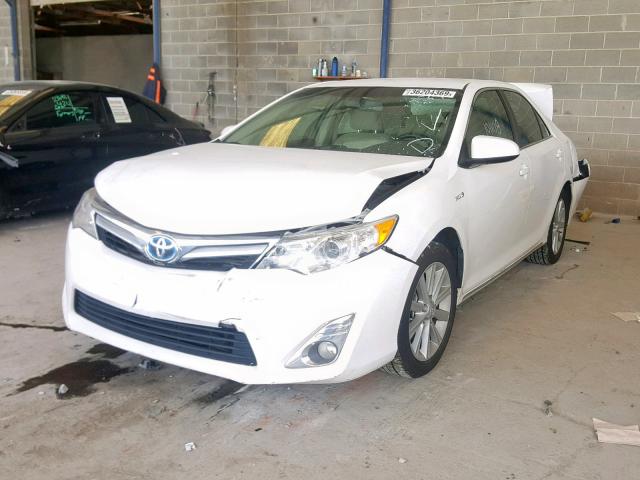 4T1BD1FK0CU045895 - 2012 TOYOTA CAMRY HYBR WHITE photo 2