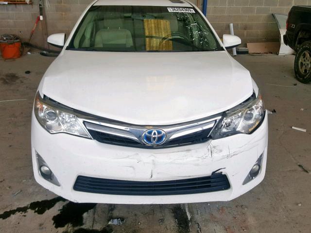 4T1BD1FK0CU045895 - 2012 TOYOTA CAMRY HYBR WHITE photo 7