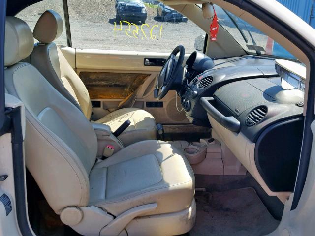 3VWCM31Y25M301054 - 2005 VOLKSWAGEN NEW BEETLE კრემისფერი ფოტო 5