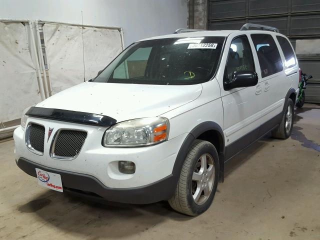 1GMDV33L06D176179 - 2006 PONTIAC MONTANA SV WHITE photo 2