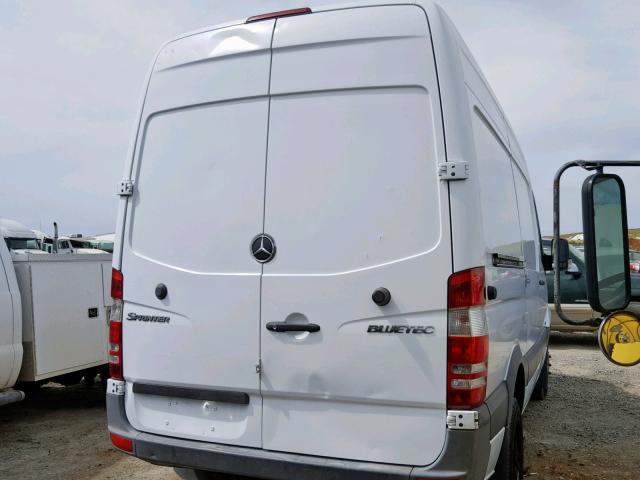 WD3PF3CC7C5628255 - 2012 MERCEDES-BENZ SPRINTER 3 WHITE photo 4