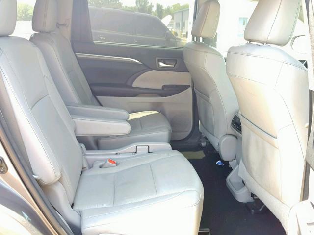 5TDDZRFHXHS414310 - 2017 TOYOTA HIGHLANDER SILVER photo 6