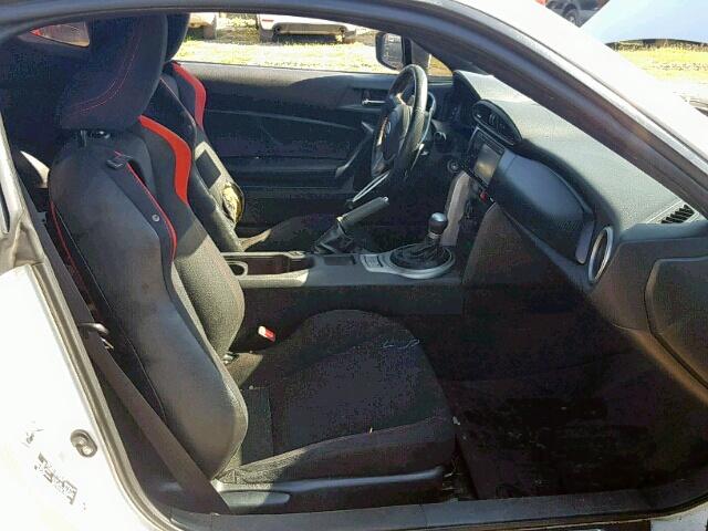 JF1ZNAA17D2716657 - 2013 TOYOTA SCION FR-S WHITE photo 5