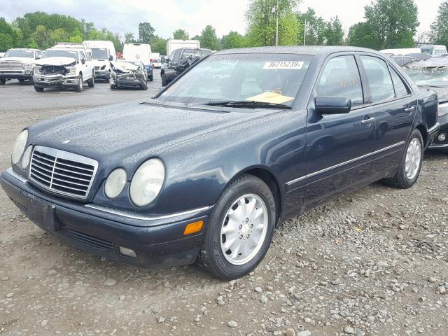 WDBJF55F7TJ021888 - 1996 MERCEDES-BENZ E 320 BLUE photo 2