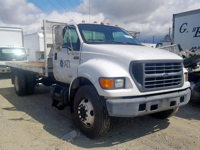 3FDNF65202MA21931 - 2002 FORD F650 SUPER WHITE photo 1