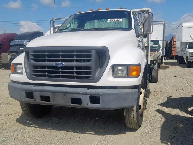 3FDNF65202MA21931 - 2002 FORD F650 SUPER WHITE photo 2