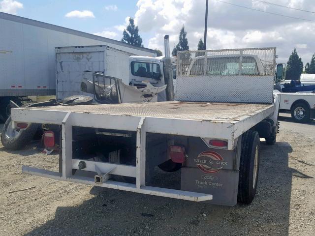 3FDNF65202MA21931 - 2002 FORD F650 SUPER WHITE photo 4