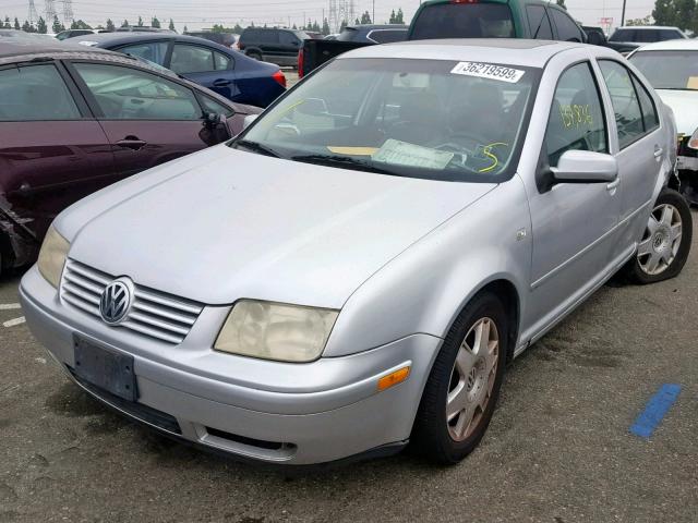 3VWSG29MX1M054956 - 2001 VOLKSWAGEN JETTA GLS SILVER photo 2