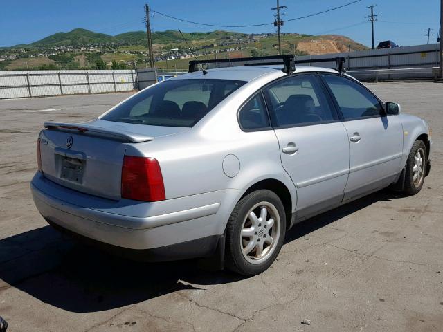 WVWMA63B9XE494337 - 1999 VOLKSWAGEN PASSAT GLS SILVER photo 4