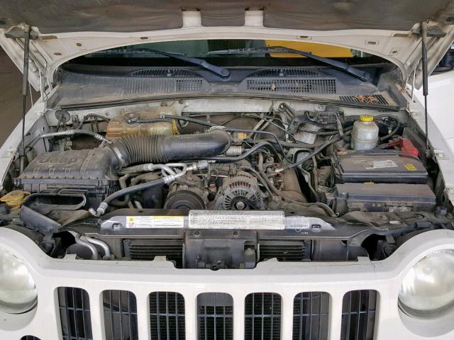 1J4GK48K26W183939 - 2006 JEEP LIBERTY SP WHITE photo 7