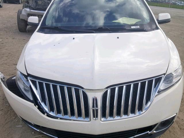 2LMDJ8JK8CBL00725 - 2012 LINCOLN MKX WHITE photo 7