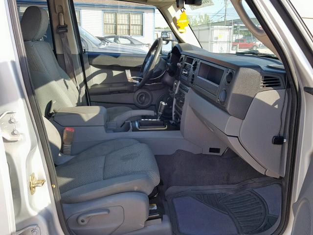 1J8HG48K36C334311 - 2006 JEEP COMMANDER SILVER photo 5