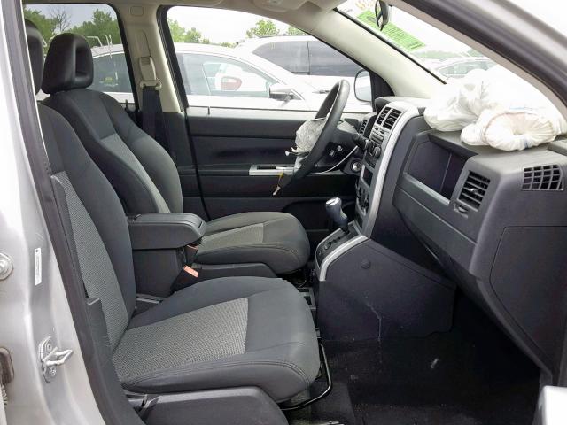 1J8FF47WX8D677483 - 2008 JEEP COMPASS SP Күміс фото 5