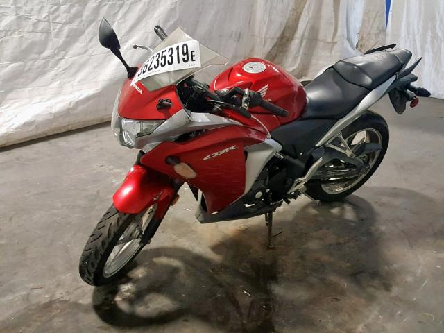 MLHMC4116B5001213 - 2011 HONDA CBR250 R RED photo 2