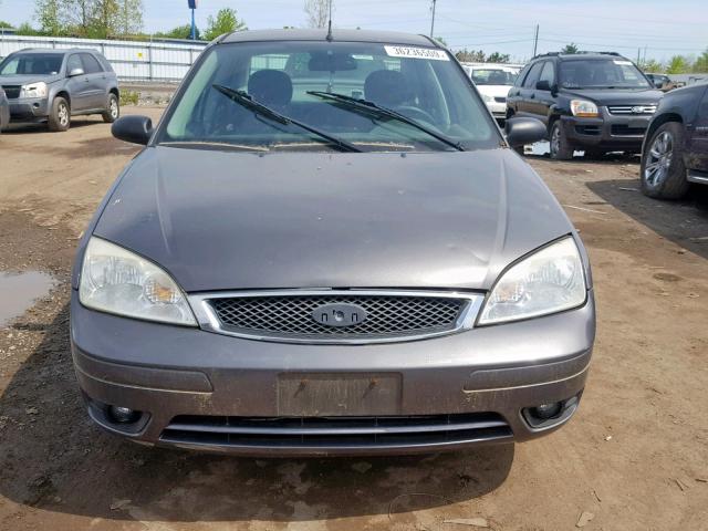 1FAFP34N45W200001 - 2005 FORD FOCUS ZX4 GRAY photo 9