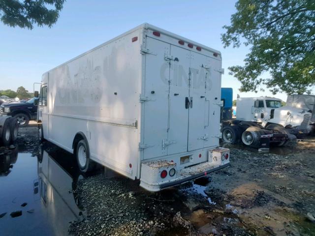 4UZA4FA44YCG94827 - 2000 FREIGHTLINER CHASSIS M WHITE photo 3