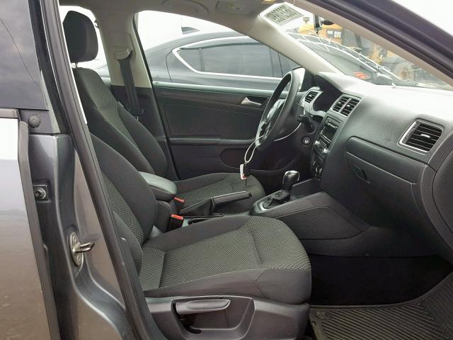 3VW2K7AJ2EM353960 - 2014 VOLKSWAGEN JETTA BASE Մոխրագույն լուսանկար 5