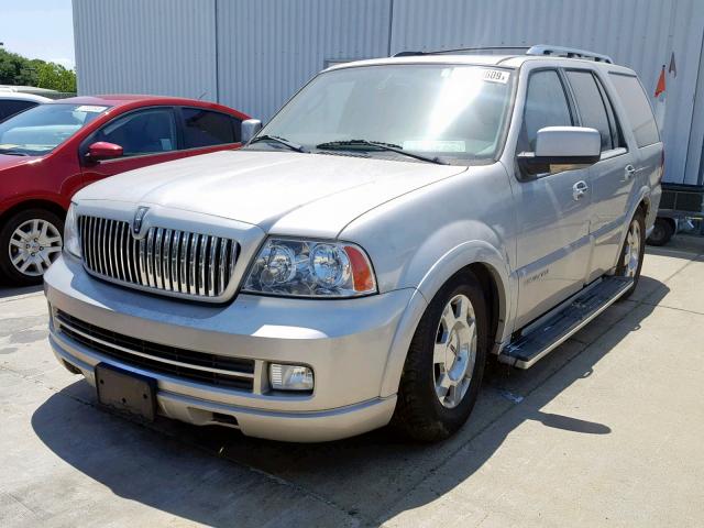 5LMFU28506LJ08208 - 2006 LINCOLN NAVIGATOR SILVER photo 2