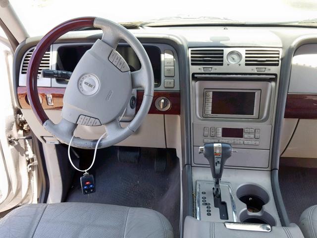 5LMFU28506LJ08208 - 2006 LINCOLN NAVIGATOR SILVER photo 9