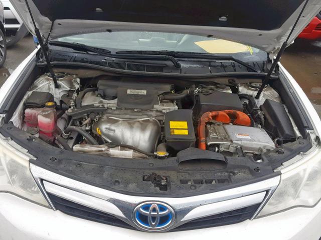 4T1BD1FK1DU076798 - 2013 TOYOTA CAMRY HYBR WHITE photo 7