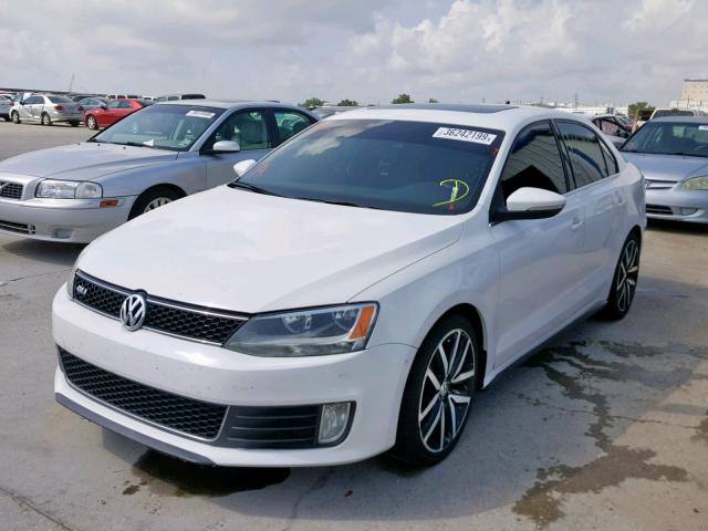 3VW467AJ0DM274718 - 2013 VOLKSWAGEN JETTA GLI WHITE photo 2