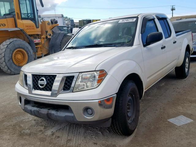 1N6AD0FR8AC400030 - 2010 NISSAN FRONTIER C WHITE photo 2