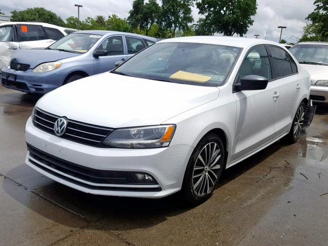 3VWD17AJXGM247562 - 2016 VOLKSWAGEN JETTA SPOR WHITE photo 2