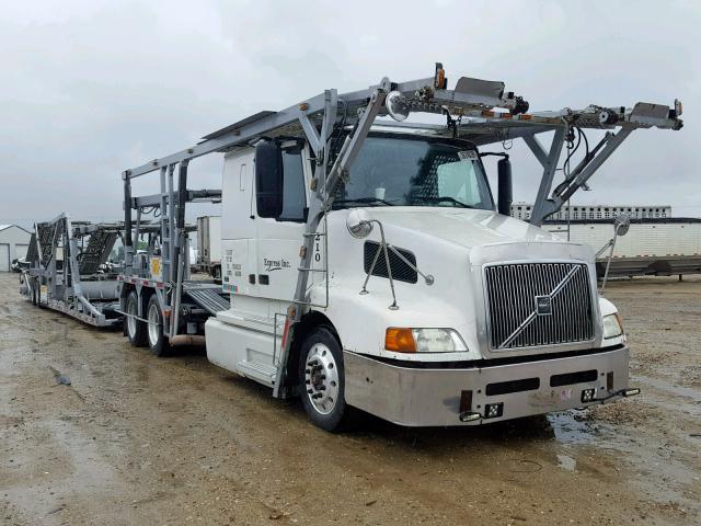 4V5ND5RH6YN240216 - 2000 VOLVO VN WHITE photo 1