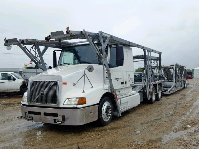 4V5ND5RH6YN240216 - 2000 VOLVO VN WHITE photo 2