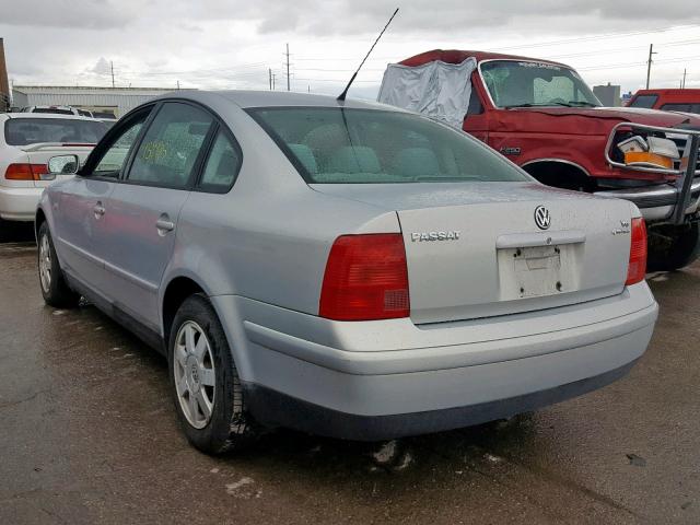 WVWTH23B8YE285284 - 2000 VOLKSWAGEN PASSAT GLS SILVER photo 3