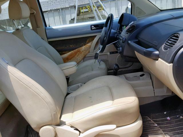 3VWPW3AG0AM022652 - 2010 VOLKSWAGEN NEW BEETLE ლურჯი ფოტო 5