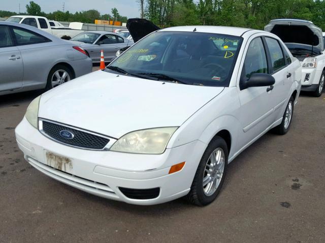 1FAFP34N97W123869 - 2007 FORD FOCUS ZX4 WHITE photo 2