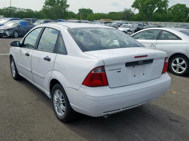 1FAFP34N97W123869 - 2007 FORD FOCUS ZX4 WHITE photo 3