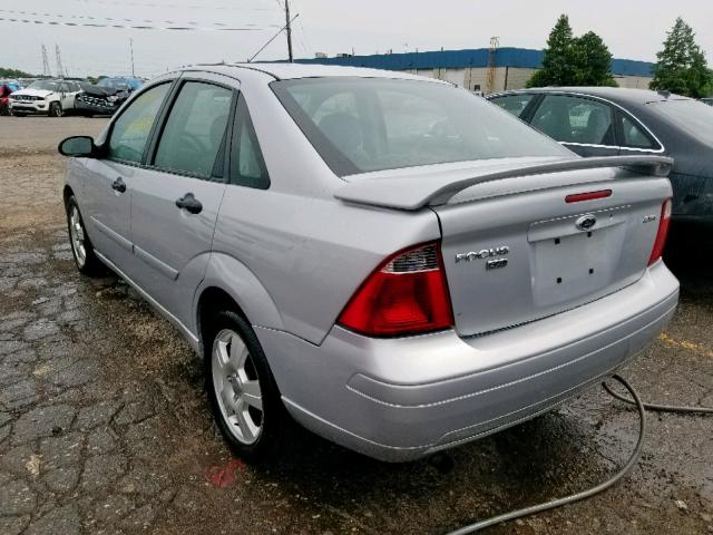 1FAHP34N56W217755 - 2006 FORD FOCUS ZX4 SILVER photo 3