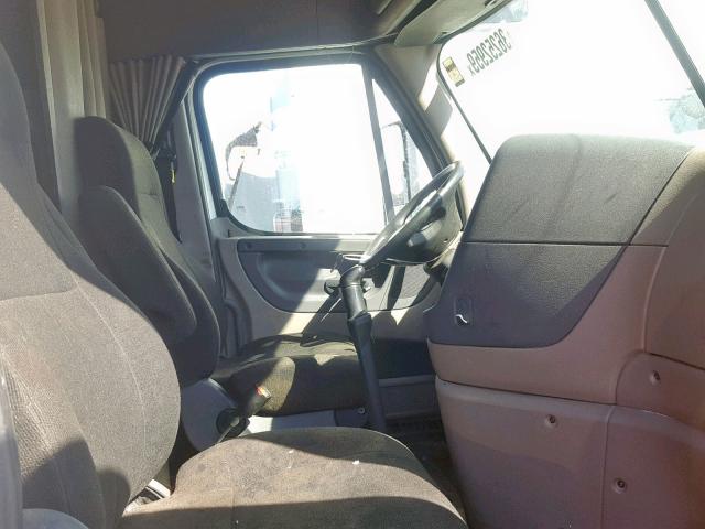 1FUJGLDRXBLAY1788 - 2011 FREIGHTLINER CASCADIA 1 WHITE photo 5