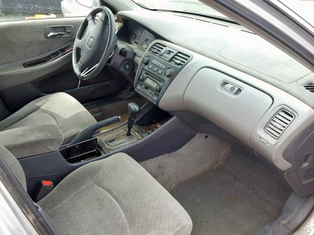 1HGCG56772A034817 - 2002 HONDA ACCORD SE SILVER photo 5