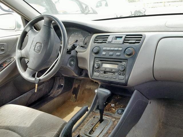 1HGCG56772A034817 - 2002 HONDA ACCORD SE SILVER photo 9