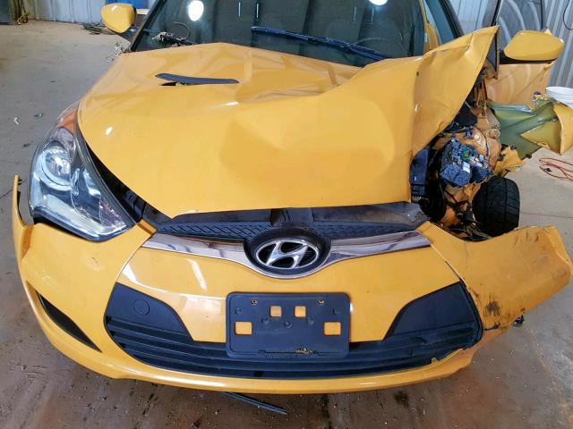 KMHTC6AD7DU136130 - 2013 HYUNDAI VELOSTER YELLOW photo 7