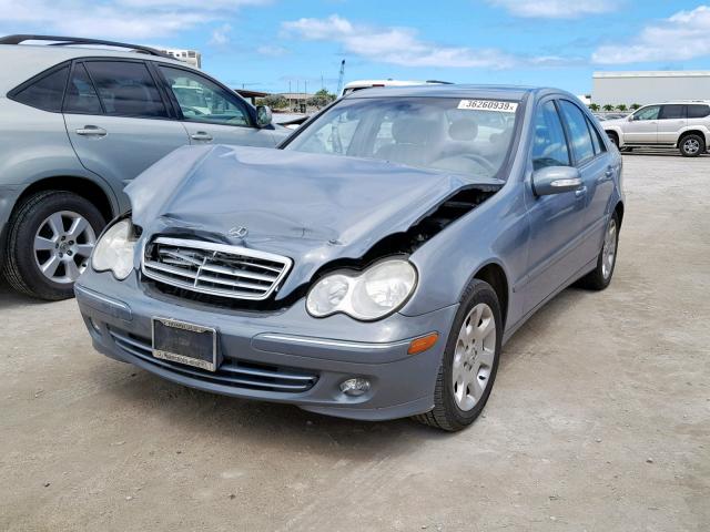 WDBRF61J95F600180 - 2005 MERCEDES-BENZ C 240 GRAY photo 2