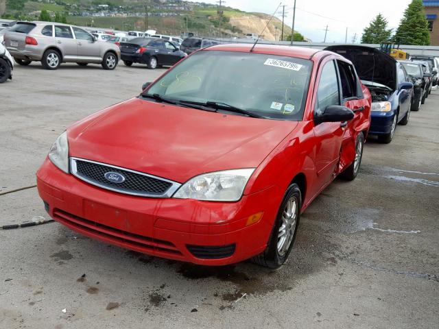 1FAFP34N76W140779 - 2006 FORD FOCUS ZX4 RED photo 2