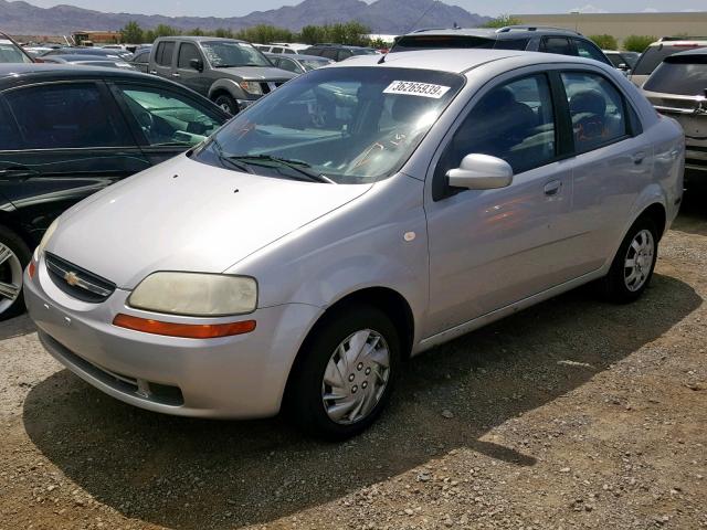 KL1TD56686B653805 - 2006 CHEVROLET AVEO BASE Күміс фото 2