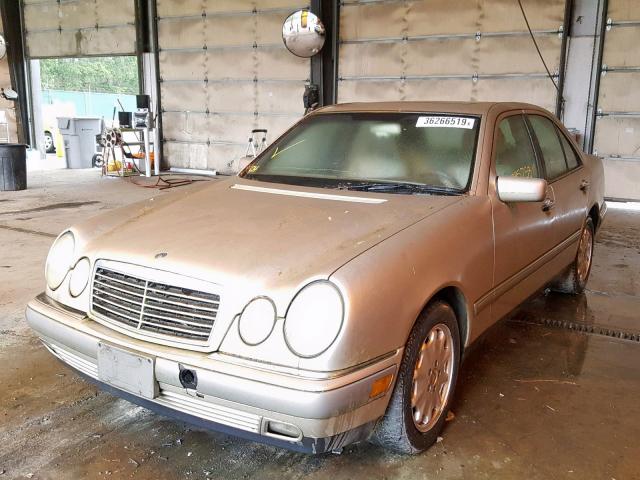 WDBJF55F4VJ027988 - 1997 MERCEDES-BENZ E 320 TAN photo 2