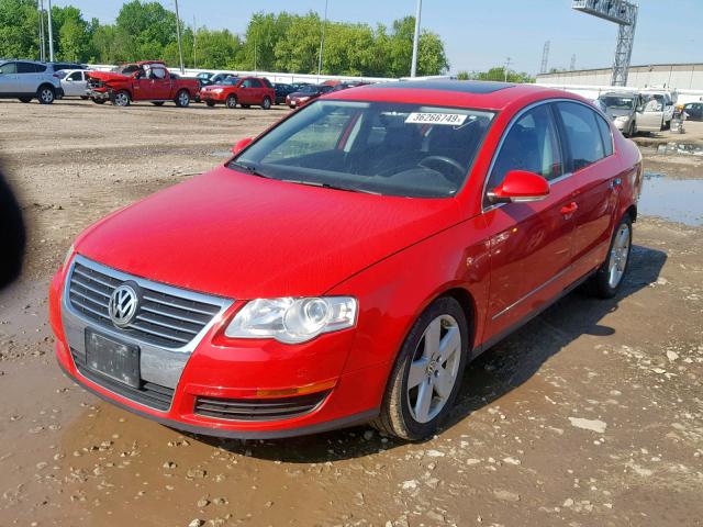 WVWAK73C08E077768 - 2008 VOLKSWAGEN PASSAT KOM RED photo 2