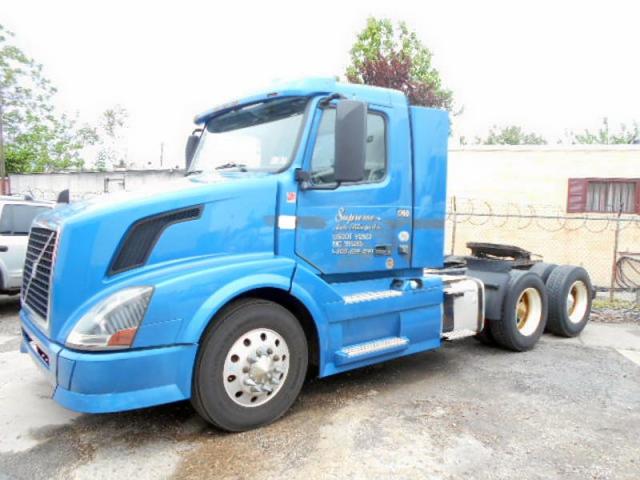 4V4NC9TG8DN132754 - 2013 VOLVO VN VNL BLUE photo 1