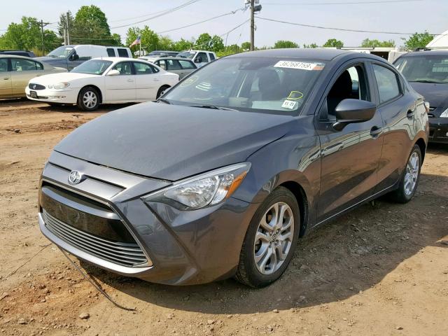 3MYDLBZV7GY109687 - 2016 TOYOTA SCION IA GRAY photo 2