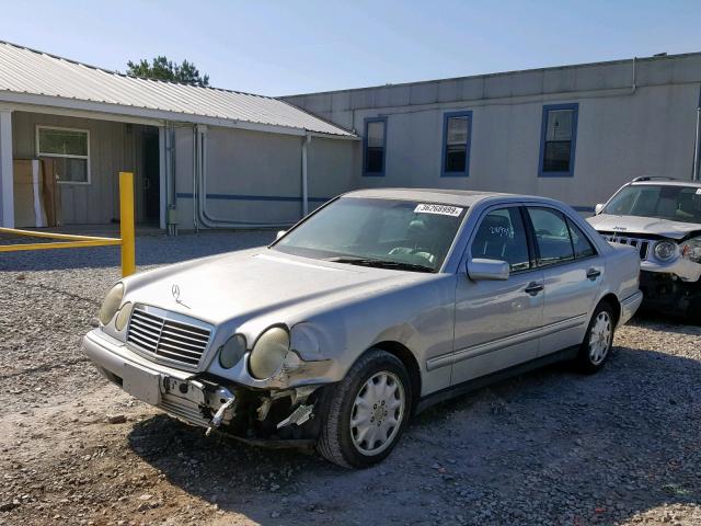 WDBJF65F3WA650123 - 1998 MERCEDES-BENZ E 320 SILVER photo 2